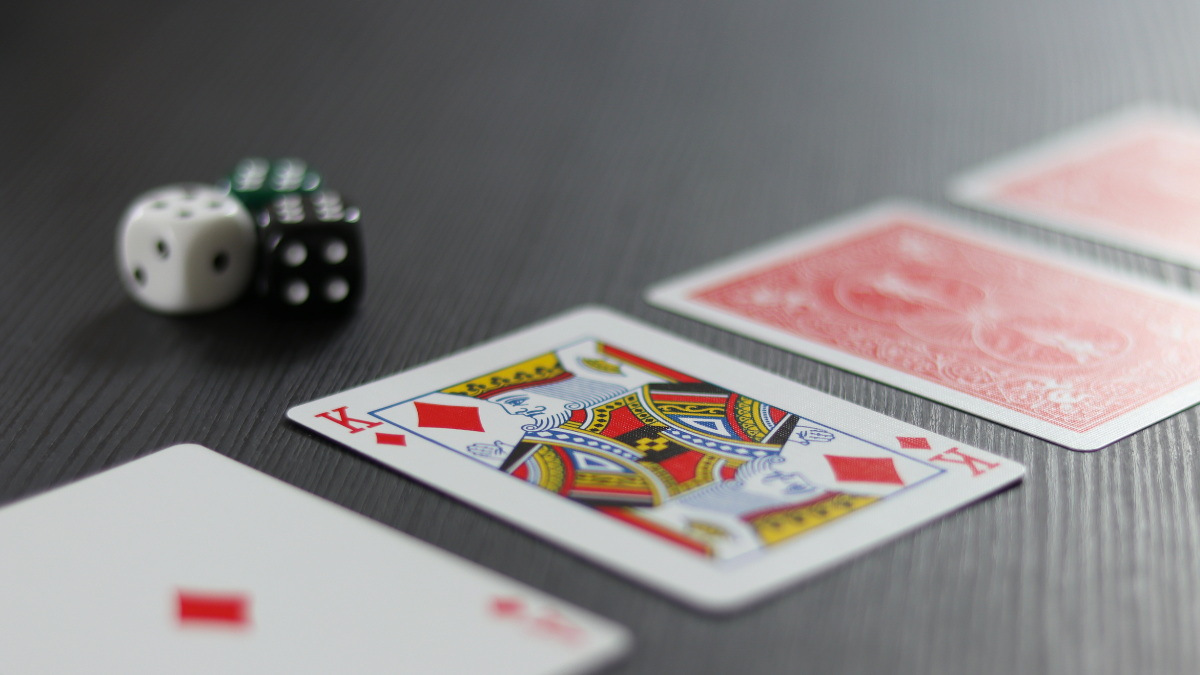 Покер: как правильно играть с картами